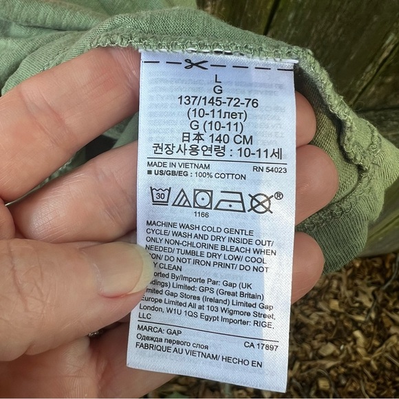 EUC Gap T-Shirt Equality - Picture 4 of 4